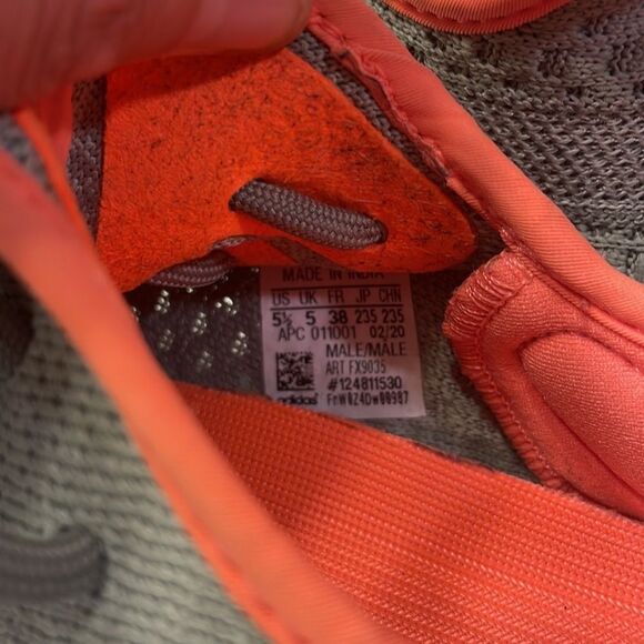 YEEZY boost woman’s tennis shoes. - Picture 9 of 13